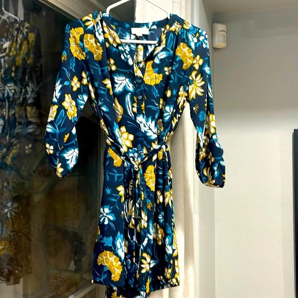 Like New LOFT Dress Blue Gold White Design Size XXS
Petite - Picture 3 of 5